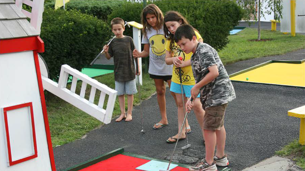 Dairy Bar & MiniGolf